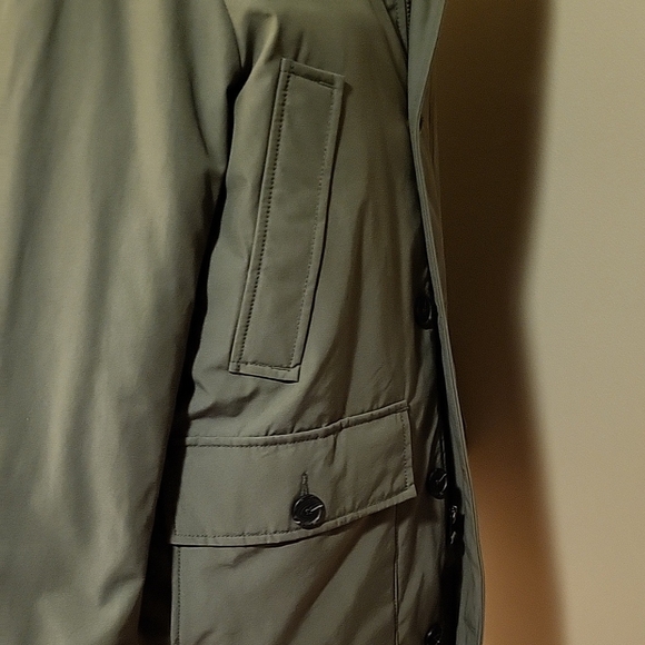 Men's Green Jacket with Fur Hood - Picture 9 of 10